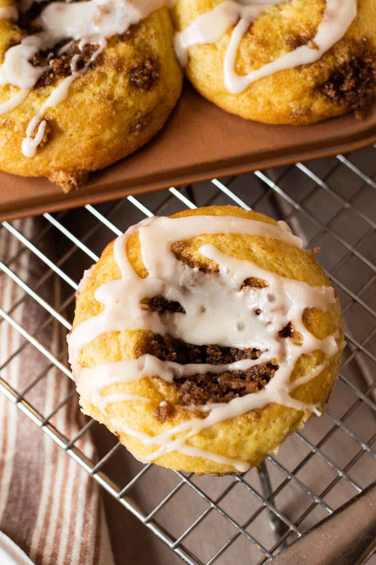 step by step instructions for cinnamon roll muffins