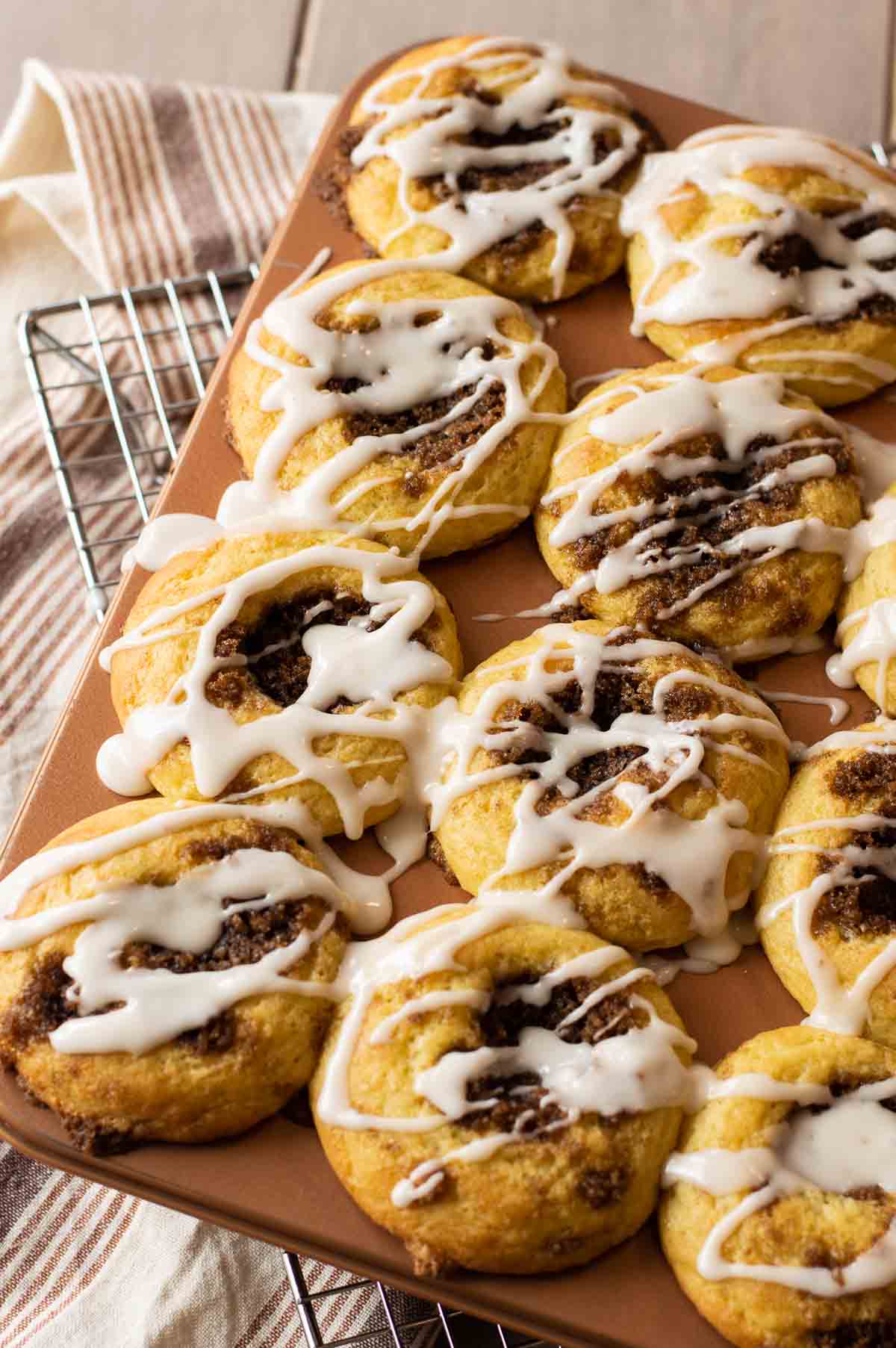 step by step instructions for cinnamon roll muffins