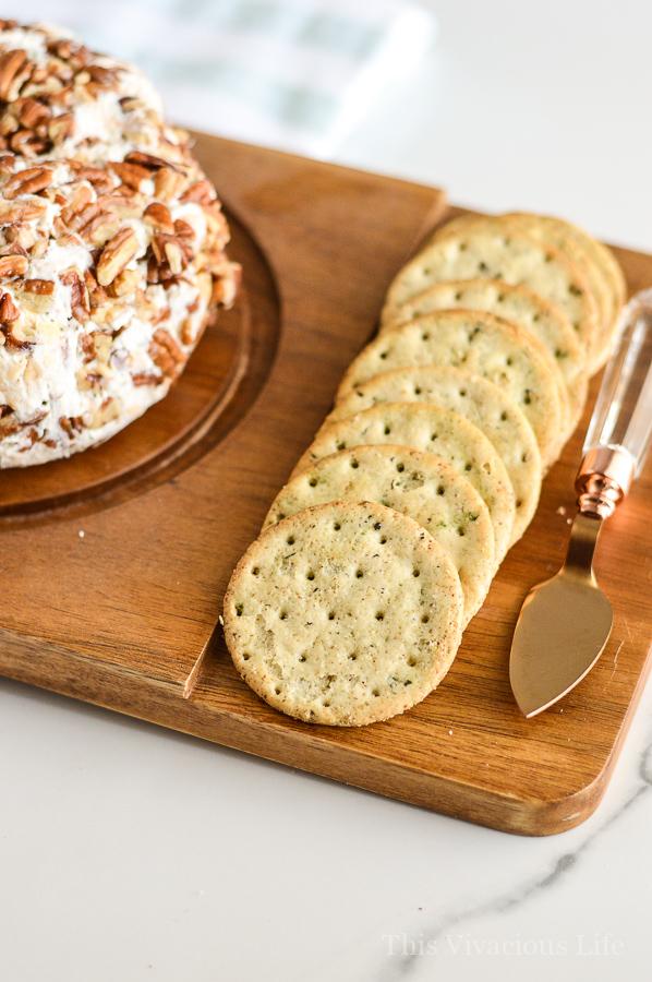Best Cheese Ball Recipe You Will Ever Make or Need | gluten free cheese ball | gluten free appetizer | party recipes | homemade cheese ball || This Vivacious Life #cheeseball #appetizer #glutenfree #recipe #partyappetizer