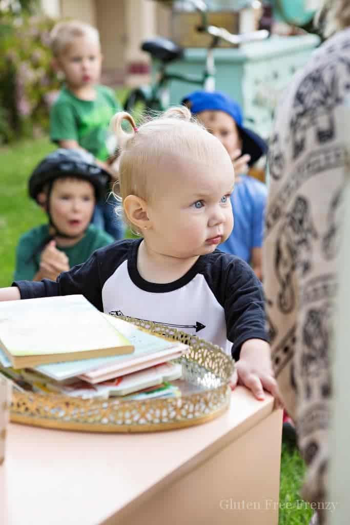 This little library party is a great way to promote literacy in your neighborhood. Delicious goodies including a trail mix piñata cake & popcorn, darling decor and instructions for building your own little library are all here!