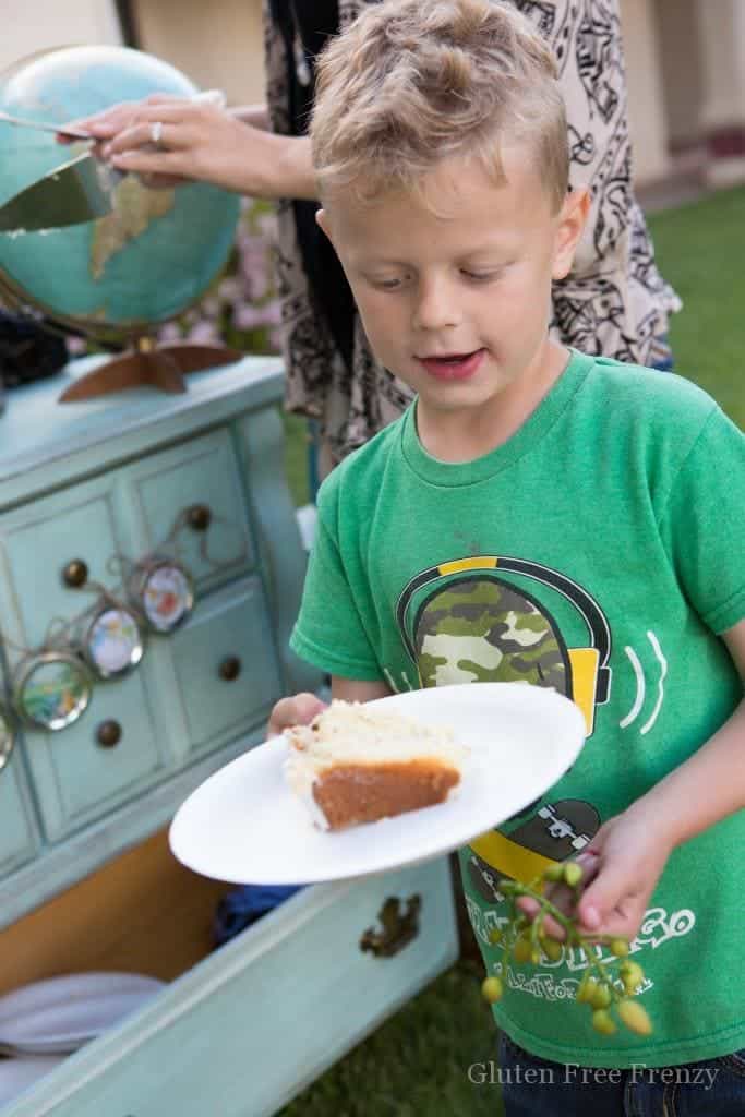 This little library party is a great way to promote literacy in your neighborhood. Delicious goodies including a trail mix piñata cake & popcorn, darling decor and instructions for building your own little library are all here!