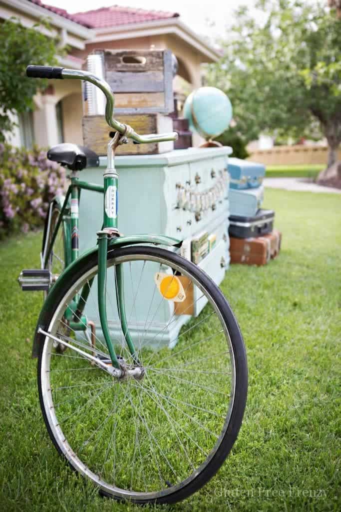 This little library adventure awaits party is a great way to promote literacy in your neighborhood. | diy party ideas | book party ideas | hosting a neighborhood party | summer party ideas || This Vivacious Life #reading #summerparty #littlelibrary #neighborhoodlibrary #diyparty #thisvivaciouslife