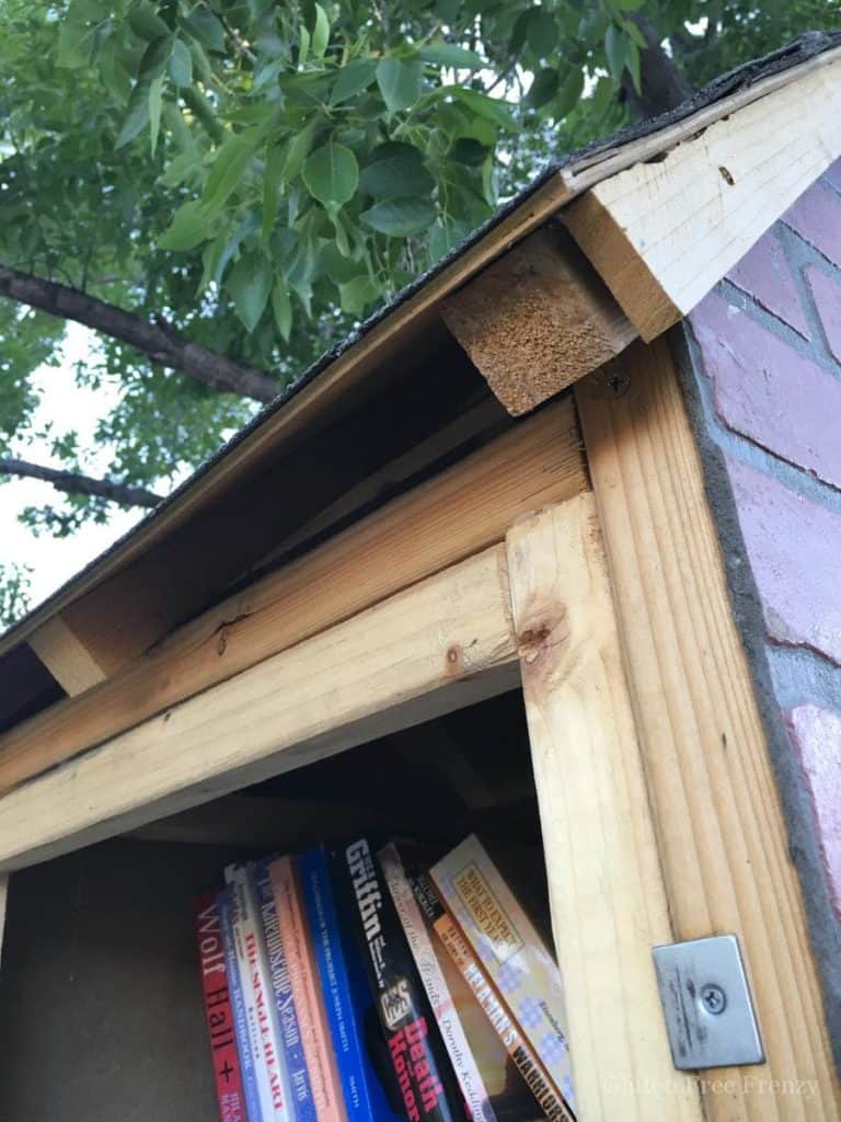 This DIY little library is so cute and totally promotes childhood literacy in neighborhoods. Get measurements and more on how to build your own little lending library. || This Vivacious Life #lendinglibrary #literary #reading #summerfun