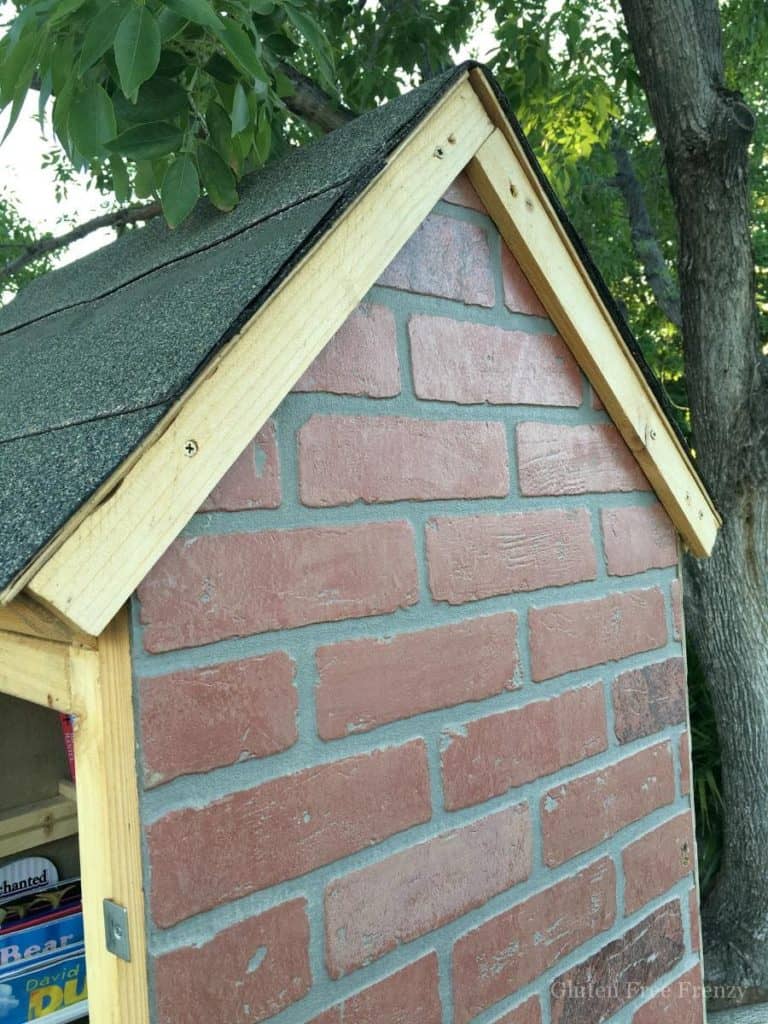 This DIY little library is so cute and totally promotes childhood literacy in neighborhoods. Get measurements and more on how to build your own little lending library. Plus, see all the gorgeous pictures from the adventure awaits little lending library party!