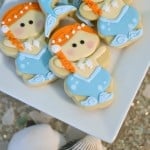 This mermaid themed baby shower couldn't be cuter! So great for little girls but also works as a gender neutral shower with all the white, baby blue and mint green. Clam cookies made from macaroons are so gorgeous and those little mermaids and mermaid tails were darling too! PLUS a DIY diaper cupcake tutorial and more... glutenfreefrenzy.com