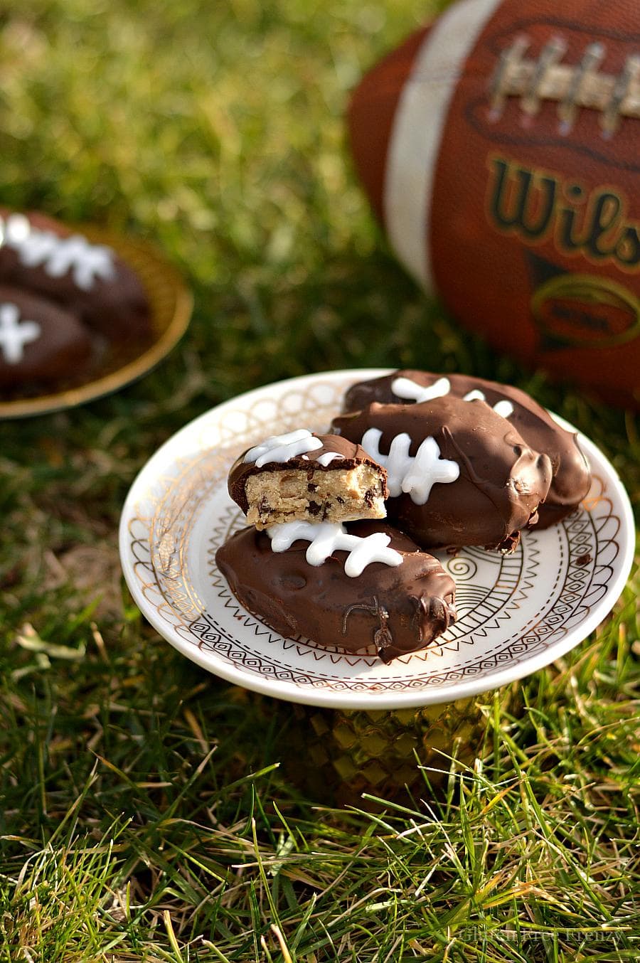 These gluten-free cookie dough footballs are perfect for your next sports night or Superbowl party. Gluten-Free Super Bowl Food | gluten-free appetizers and treats | gluten-free party food | gluten-free tailgate recipes | Super Bowl recipes | super bowl party ideas || This Vivacious Life #superbowl #partyrecipes #glutenfreepartyfood
