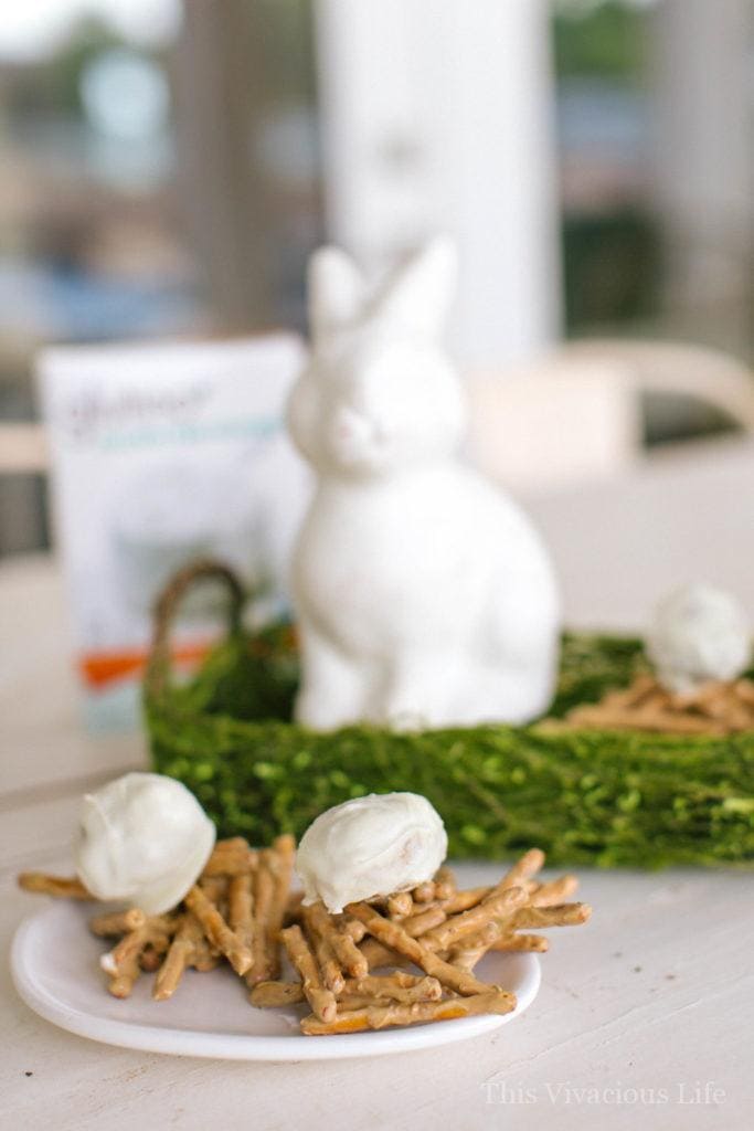 This white house Easter party is bright and full or Springtime cheer. | Easter party ideas | Easter party decorations | Easter party ideas for kids | Easter party for adults | gluten-free Easter recipes | gluten-free Easter party recipes || This Vivacious Life #easterparty #easterdecor #glutenfreeeaster
