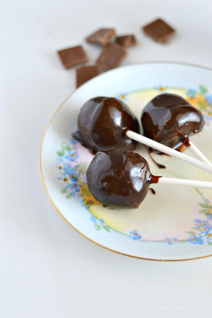 These dairy-free ice cream fudge pops are so easy to make and are sure to please a crowd. Whether dairy-free or not, these little ice cream desserts are tasty. | dairy free desserts | gluten free desserts | easy dessert recipes | dairy free recipe ideas | dairy free sweets || This Vivacious Life