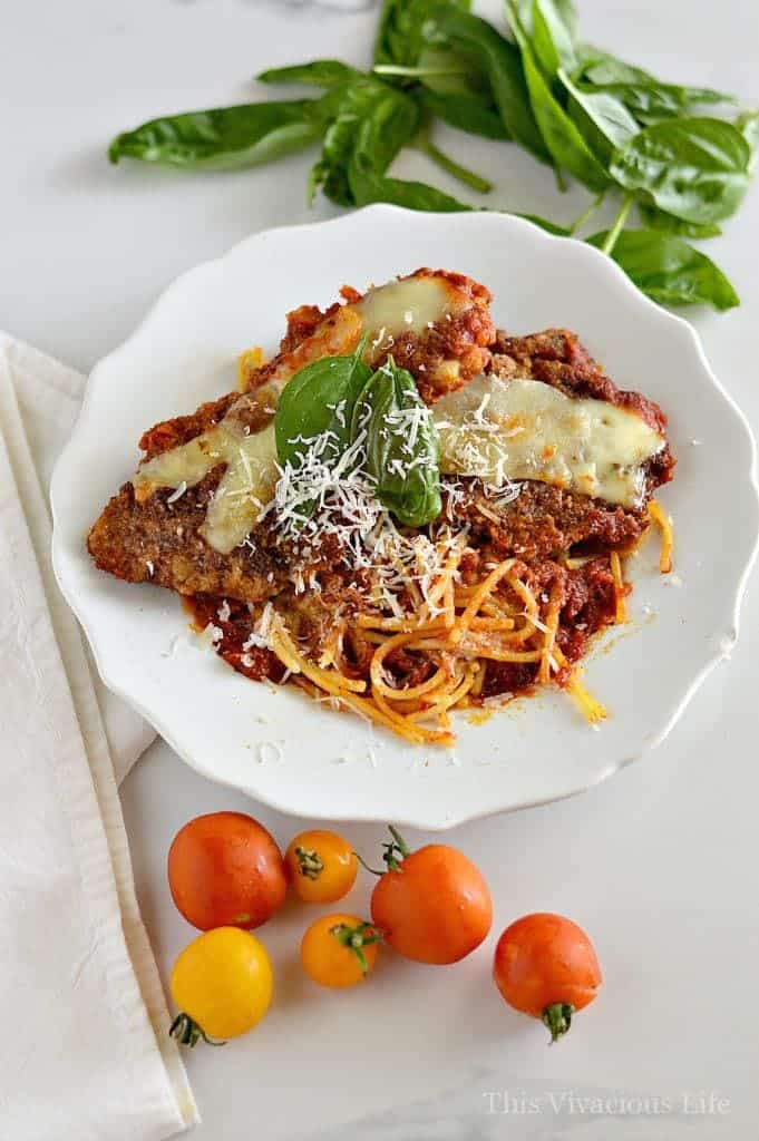 This is truly the best gluten-free chicken parmigiana out there! It is a little crispy and perfectly flavored. Plus, it's pretty simple to make as well. | gluten free italian recipes | gluten free dinner recipes | gluten free meal ideas | dinner recipes gluten free | how to make gluten free chicken parmigiana | chicken parmigiana gluten free || This Vivacious Life