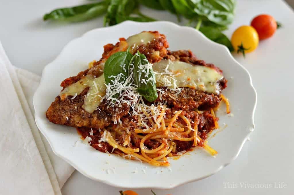 This is truly the best gluten-free chicken parmigiana out there! It is a little crispy and perfectly flavored. Plus, it's pretty simple to make as well. | gluten free italian recipes | gluten free dinner recipes | gluten free meal ideas | dinner recipes gluten free | how to make gluten free chicken parmigiana | chicken parmigiana gluten free || This Vivacious Life