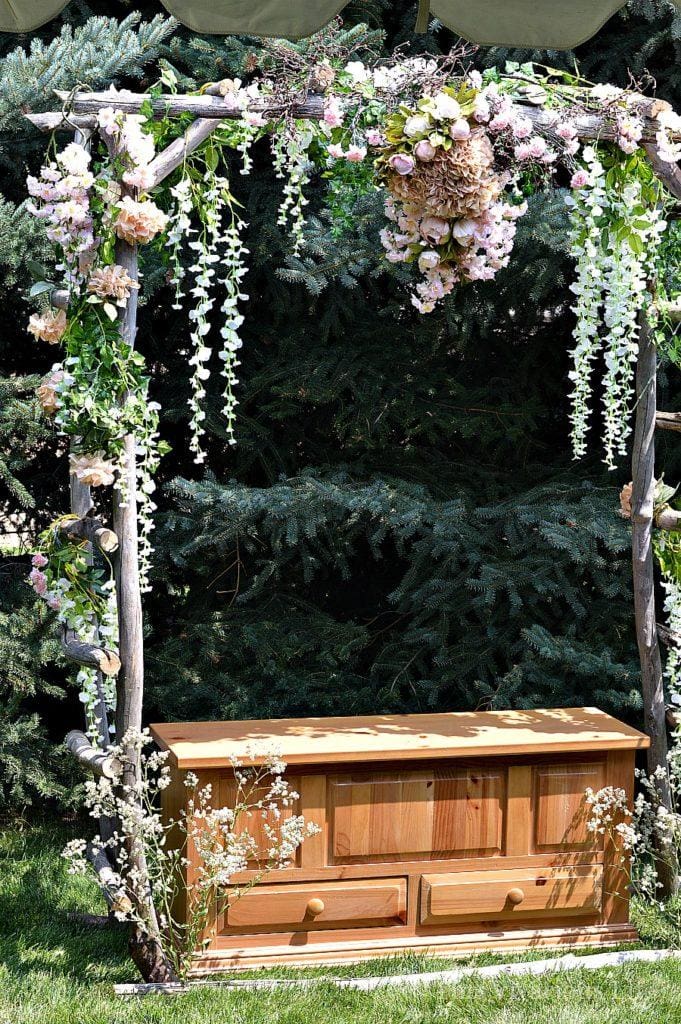 Earthy Outdoor Wedding Decor On A Budget And All Natural