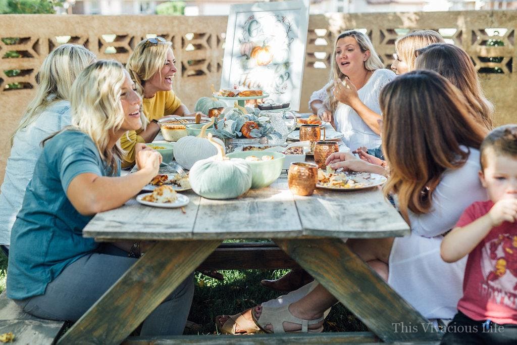 This harvest ladies lunch is a modern take on a fun friendsgiving party. You will love the food and color scheme... | how to host a fall ladies lunch | how to host a ladies lunch | friendsgiving ideas | ideas for fall get togethers | fall party ideas || This Vivacious Life #friendsgiving #falllunch #ladieslunch