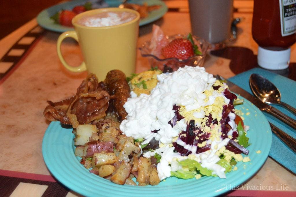 Bacon, potatoes and a salad on a blue plate 