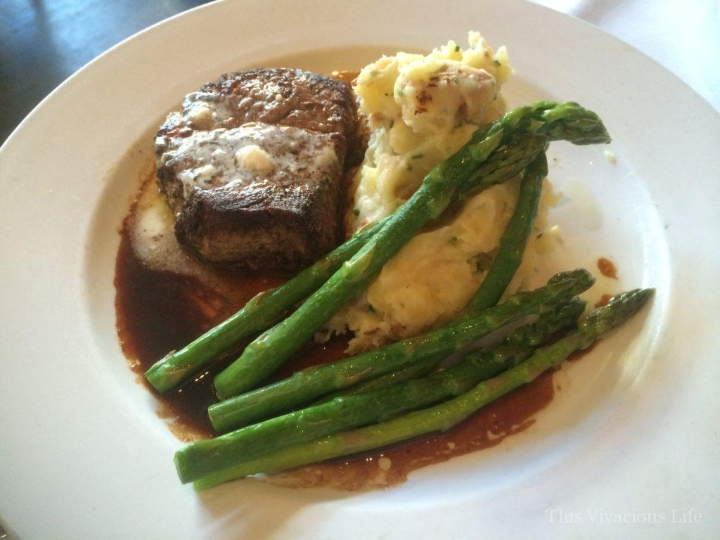 Steak, mashed potatoes and asparagus on a white plate