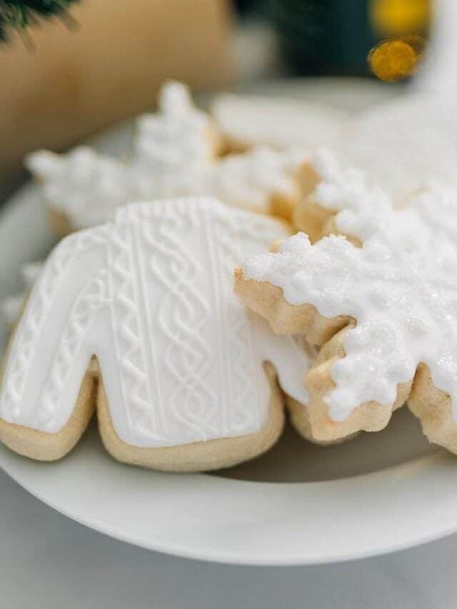 You guys are going to love this white Christmas dinner party and gluten-free eggnog cake! From the menu to the decor we kept it simple and sleek.