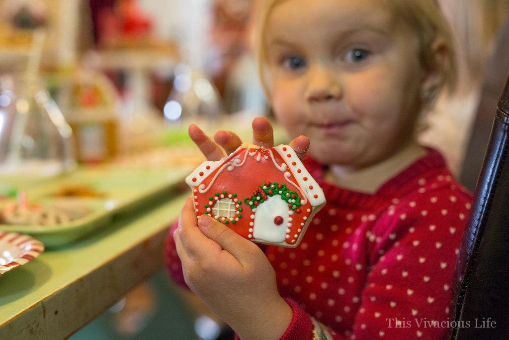 Gingerbread Decorating Party and Holiday Get Together | holiday party ideas | holiday party for kids | kids christmas party ideas | christmas parties for kids | gingerbread themed party | themed christmas party ideas | gluten free christmas || This Vivacious Life #christmasparty #kidschristmas #gingerbread