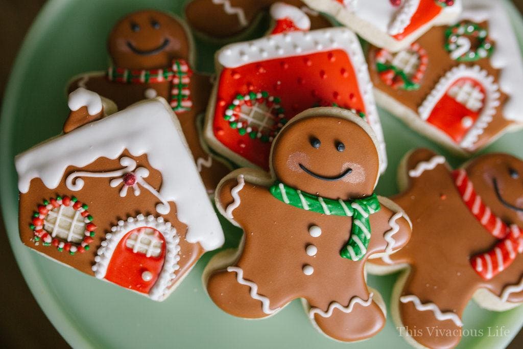 Gingerbread Decorating Party and Holiday Get Together | holiday party ideas | holiday party for kids | kids christmas party ideas | christmas parties for kids | gingerbread themed party | themed christmas party ideas | gluten free christmas || This Vivacious Life #christmasparty #kidschristmas #gingerbread