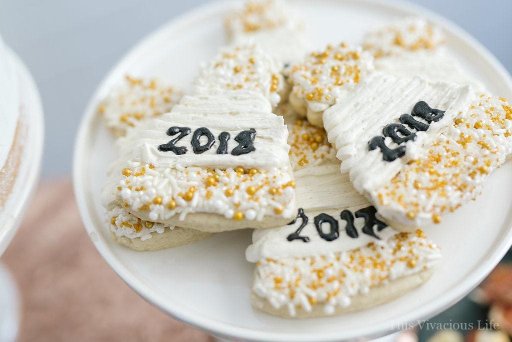 This clean slate New Years Eve party is bright and fun with a touch a slate black beauty. There are lots of delicious appetizers and goodies plus some beautiful clean slate resolutions cards for guests to write on. Everyone will go home with some midnight snack boxes as well. 