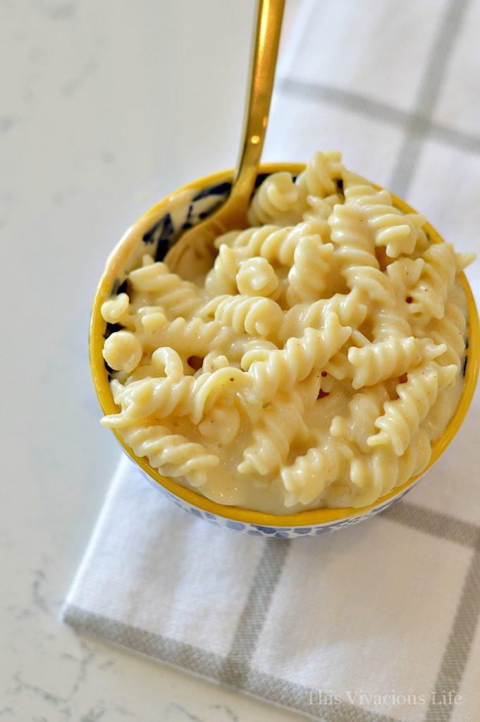 Bowl of Mac and cheese with a gold spoon 