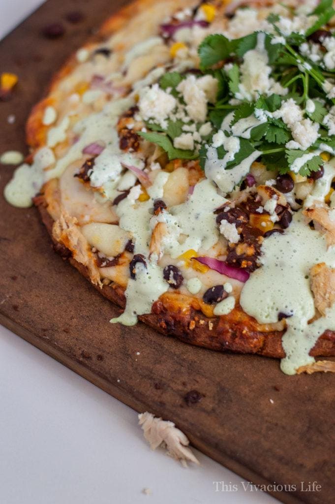 this gluten free chipotle chicken pizza is so full of flavor and it’s super easy to make! || This Vivacious Life #glutenfree #pizza #pizzarecipe #thisvivaciouslife