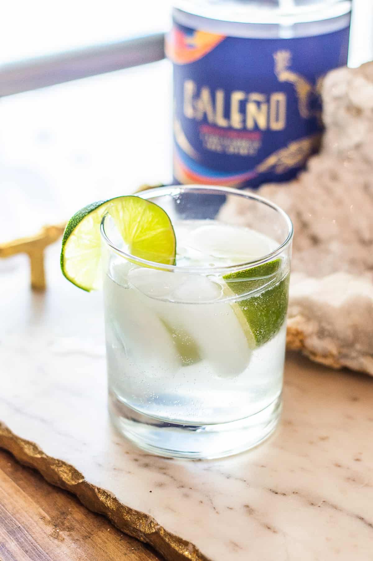Lime garnished non-alcoholic gin and tonic with ice