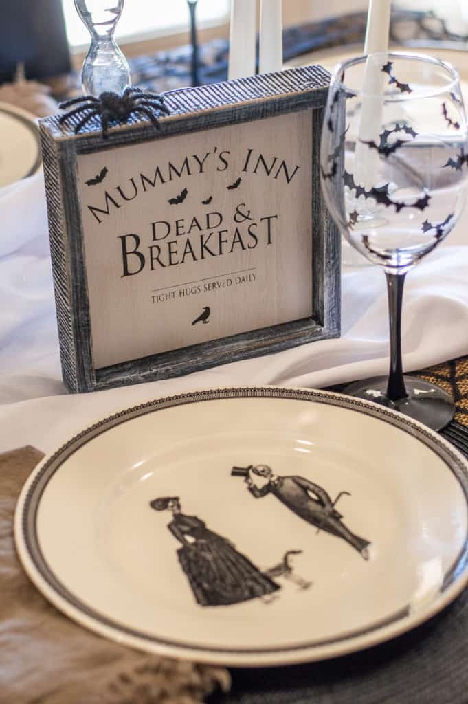 Halloween plate and mummy sign