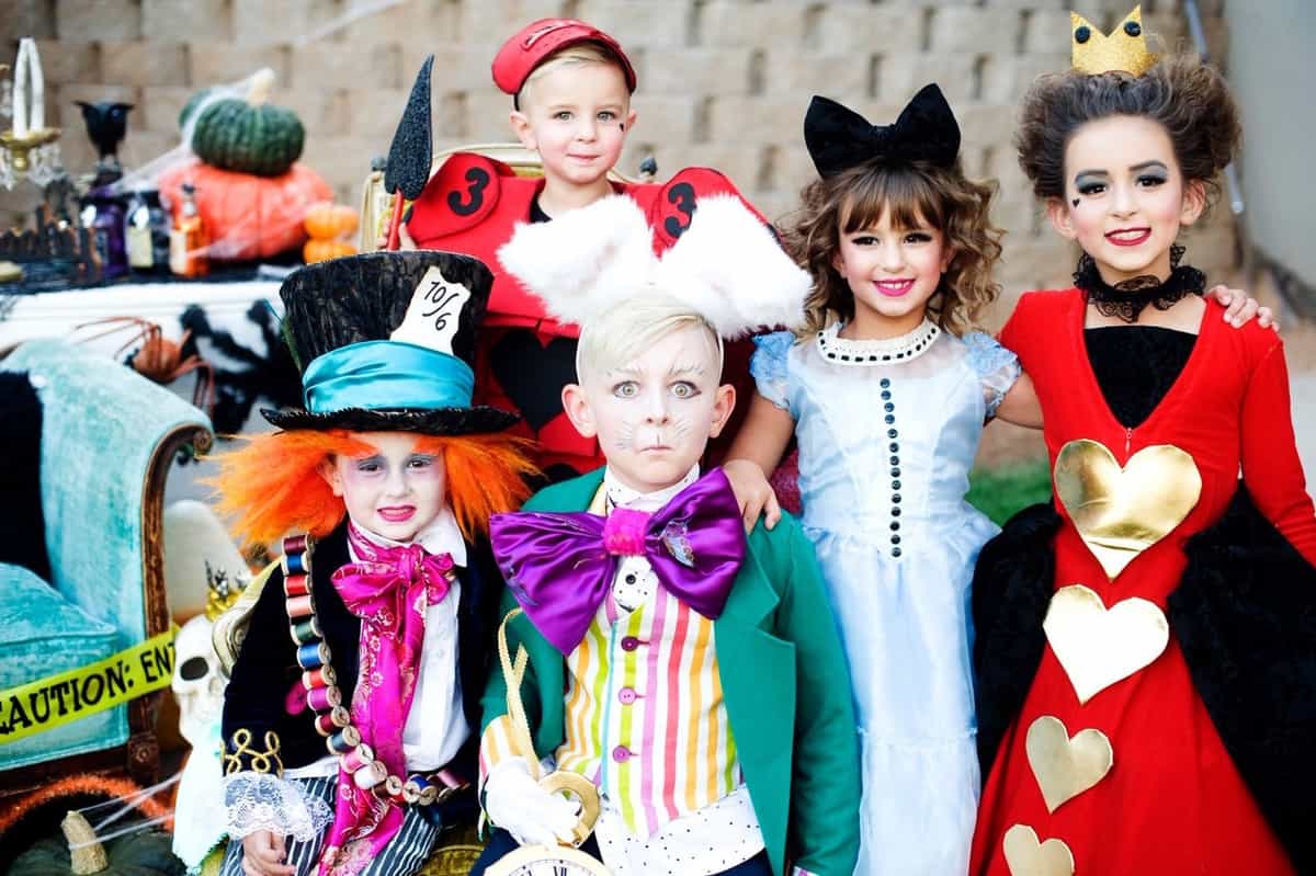 Kids in Alice in Wonderland costumes