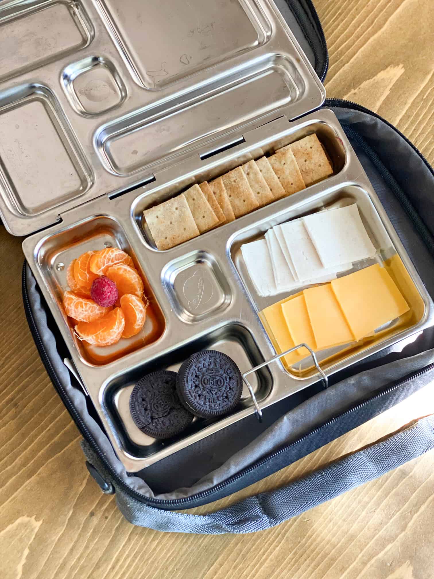 This rainy day bento box lunch is so cute and super easy to make! Make your little one smile with this easy bento box lunch. www.glutenfreefrenzy.com