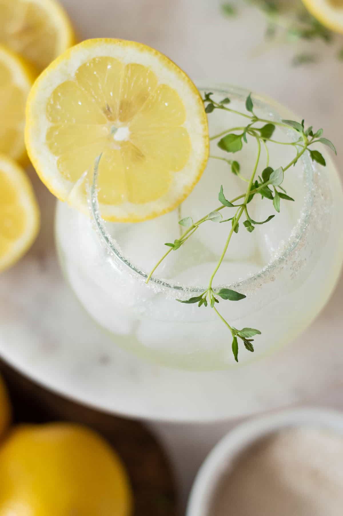 Lemon Mocktail with thyme and lemon slice