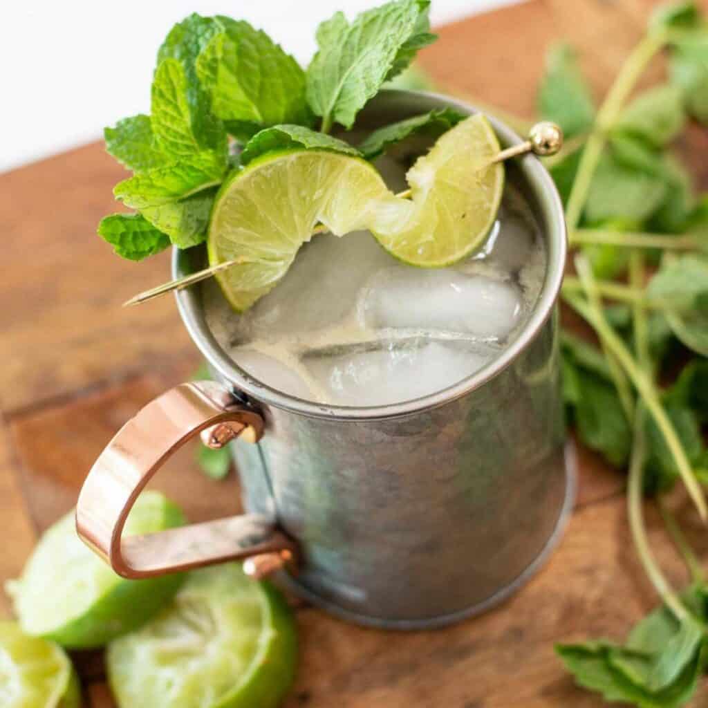 ginger beer mocktail with limes and mint