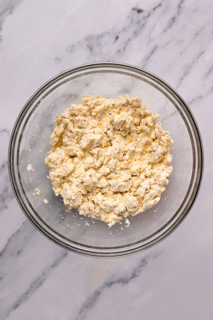 Lasagna cheese sauce in a bowl